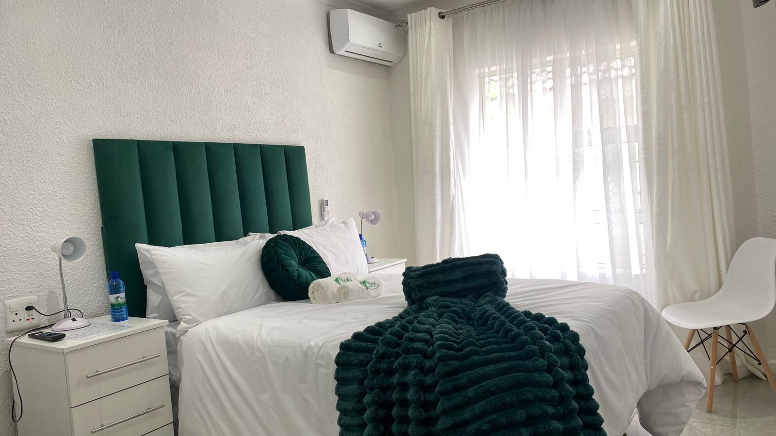 Spacious deluxe room with luxury furnishings and seating area